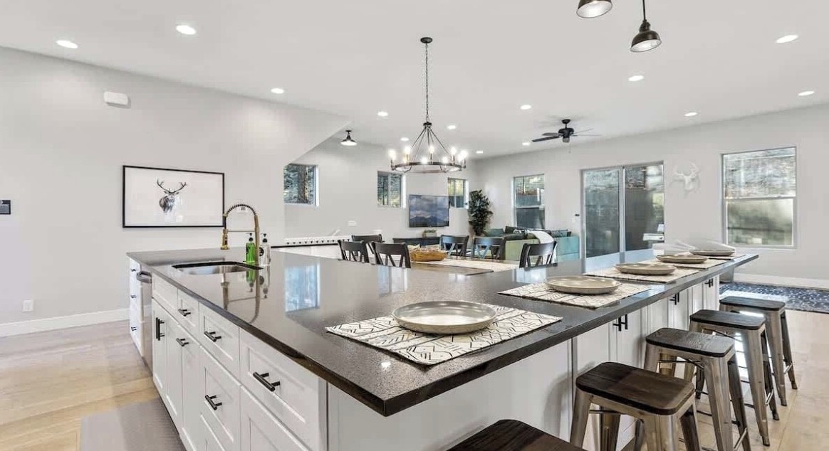 Villa kitchen and dining area